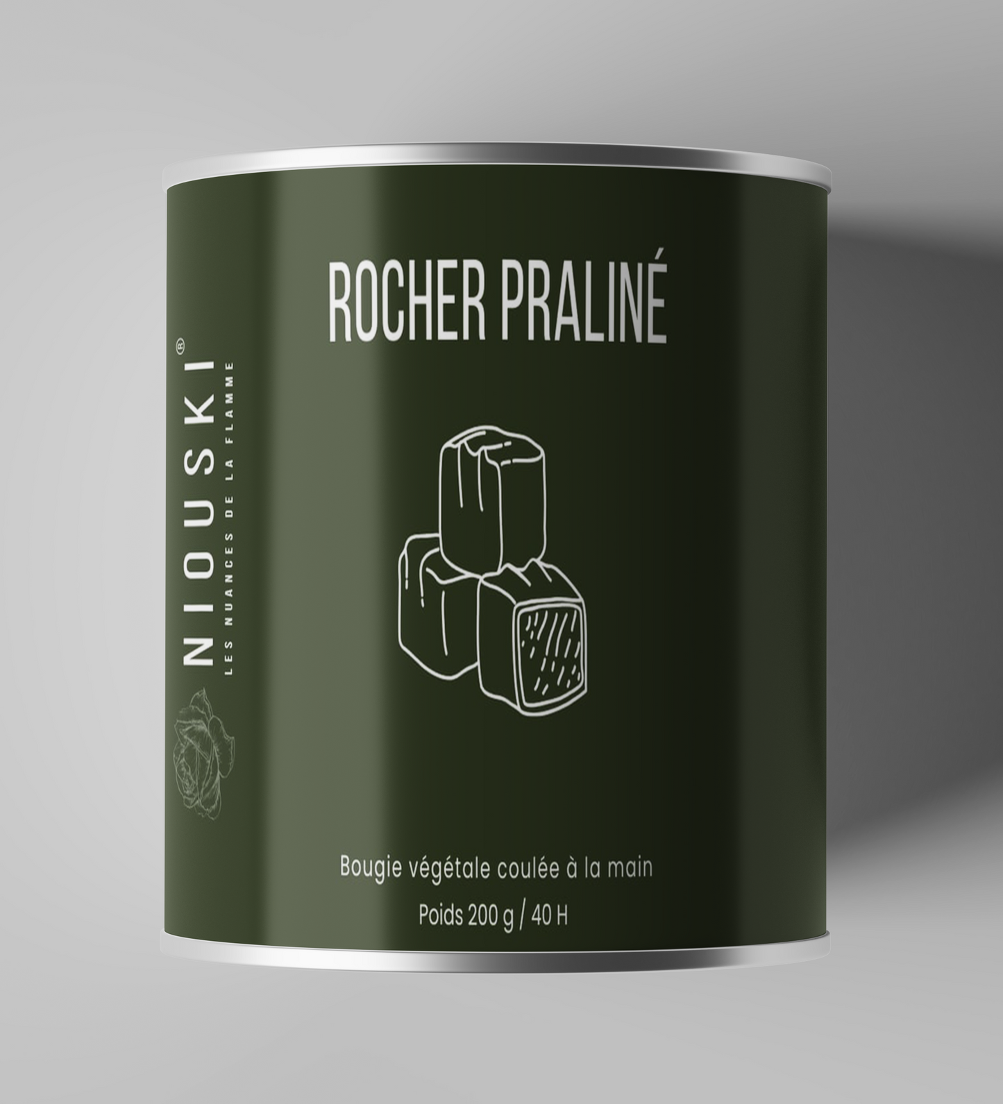 Bougie gourmande "Rocher praliné" – cire végétale parfumée – un délice olfactif pour les amateurs de chocolat et de noisette.